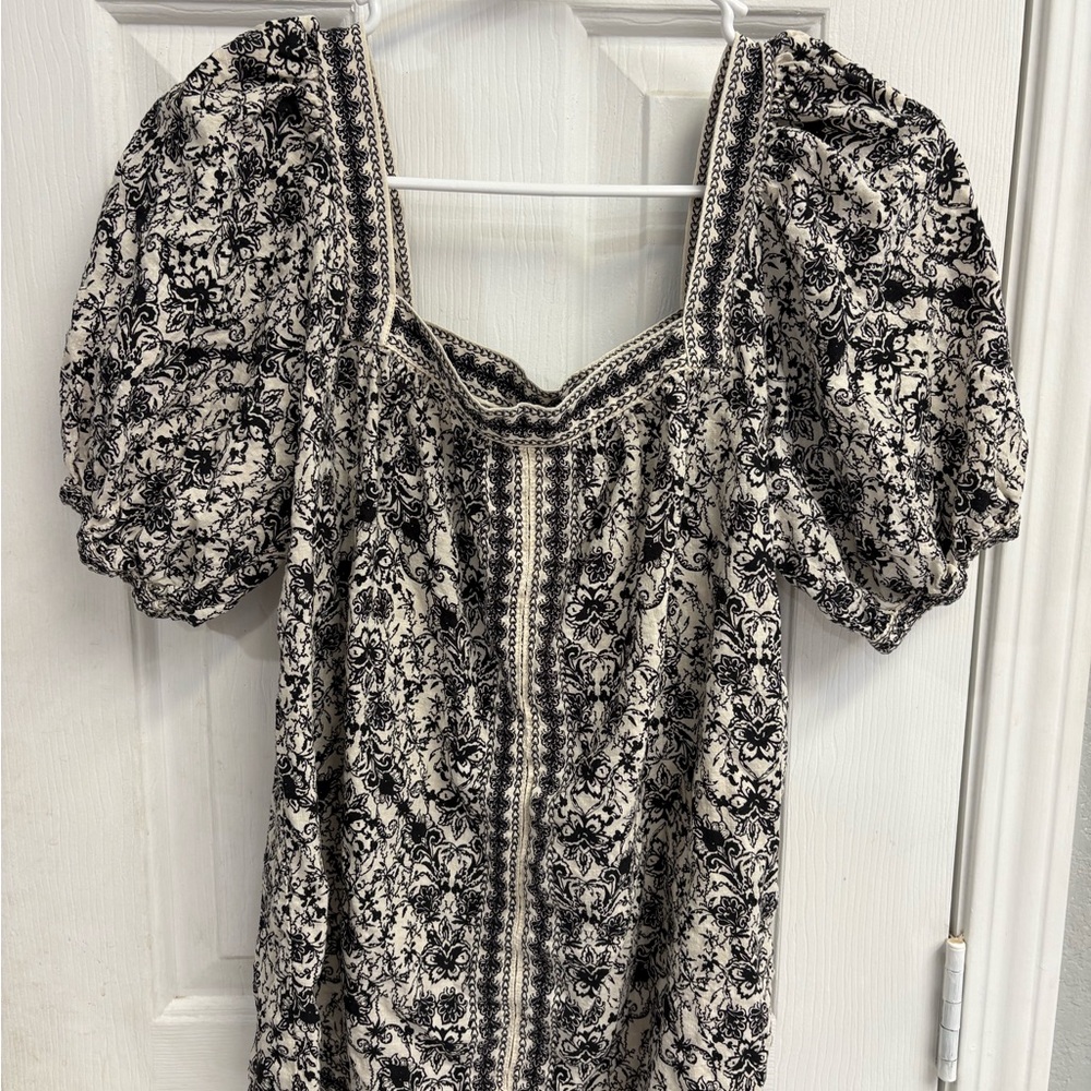 Max Studio Black and Cream Floral Blouse